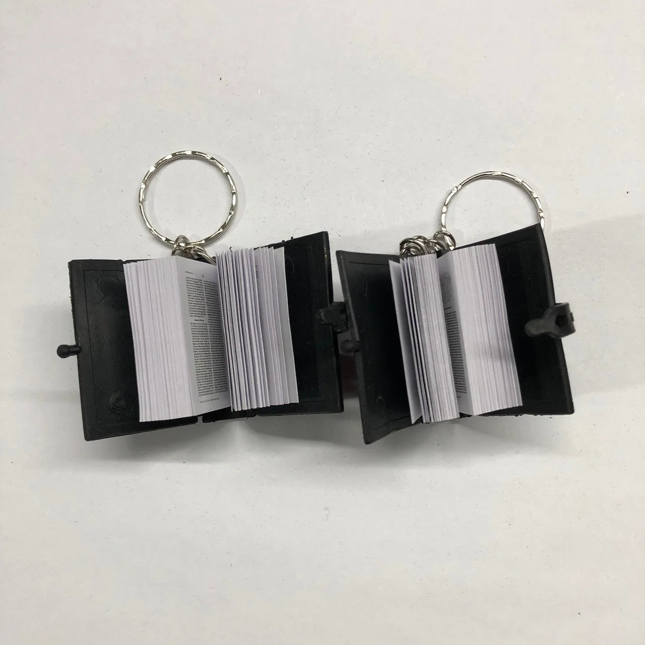 Creative Pageable Book Shape Keychain Metal Holy Bible Keyring For Men Christian Pendant Bag Car Key Holder Accessories Pendants