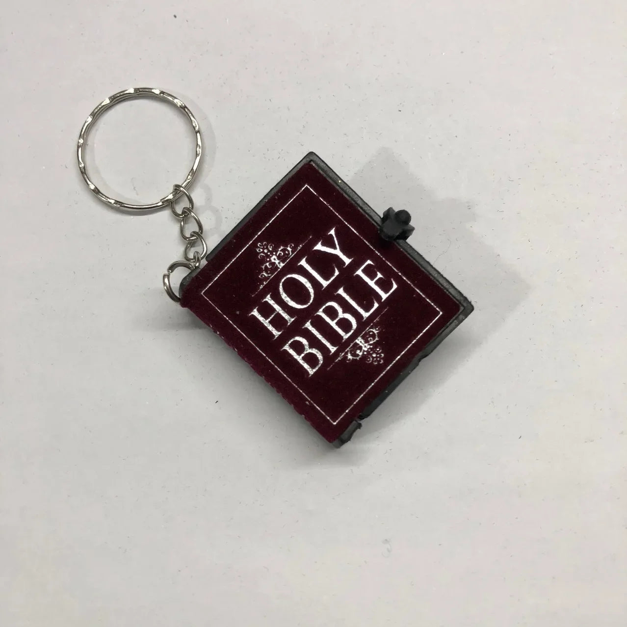 Creative Pageable Book Shape Keychain Metal Holy Bible Keyring For Men Christian Pendant Bag Car Key Holder Accessories Pendants