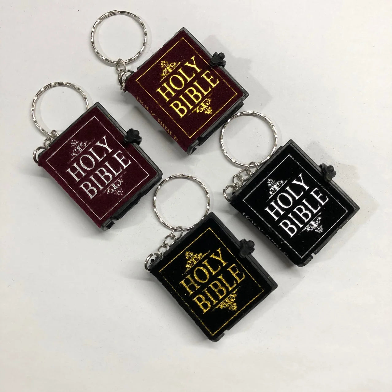 Creative Pageable Book Shape Keychain Metal Holy Bible Keyring For Men Christian Pendant Bag Car Key Holder Accessories Pendants