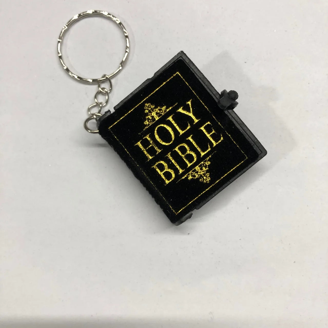 Creative Pageable Book Shape Keychain Metal Holy Bible Keyring For Men Christian Pendant Bag Car Key Holder Accessories Pendants